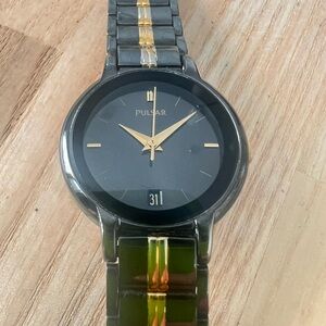 Pulsar ladies black and gold tone dress watch NEW BATTERY